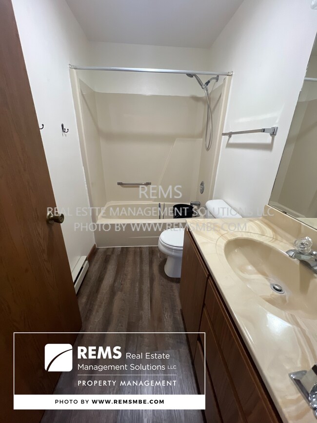 Foto del edificio - 210 W John St