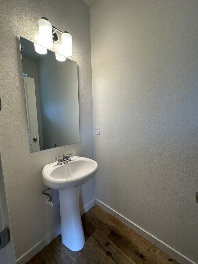 Foto del edificio - 9714 Windswept Pl