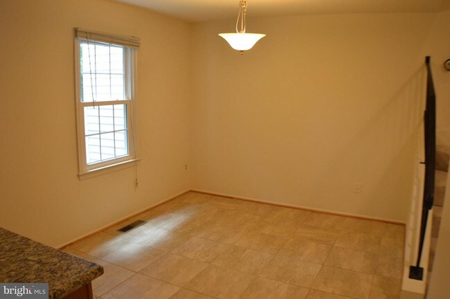 Building Photo - 9918 Kingsbridge Dr