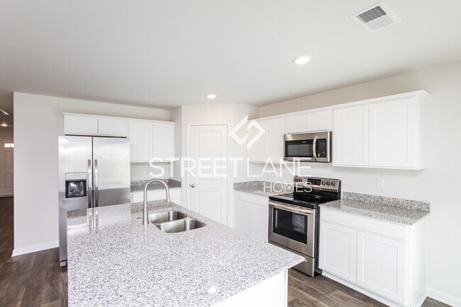 Building Photo - REDUCED! - Now offering 1-month free off f...