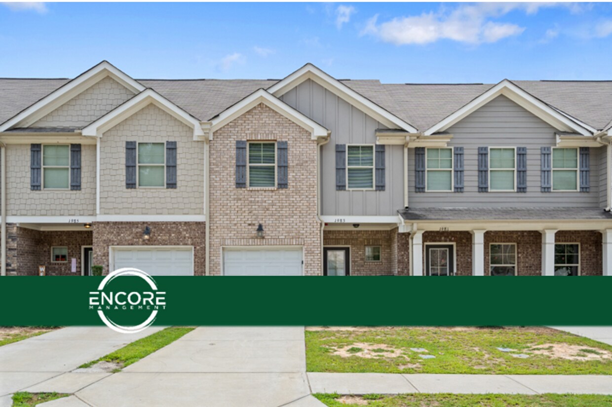 Primary Photo - 3 bed 2.5 bath Townhome in Jonesboro!