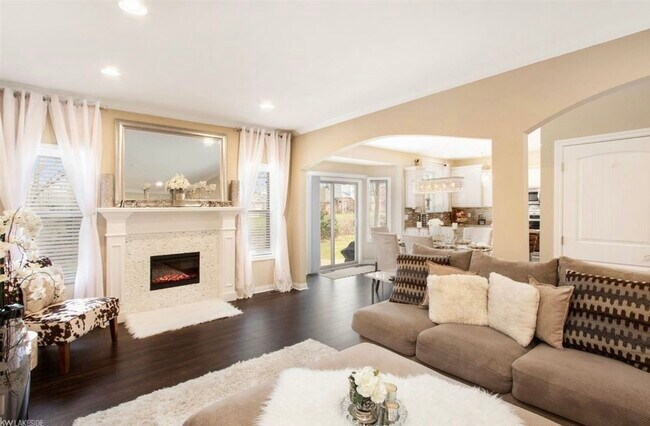 Building Photo - 13833 Grandeur Ave