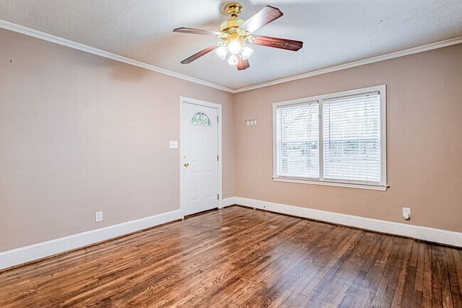 Building Photo - Well Maintained 2/1 Duplex in Spartanburg