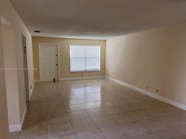 Building Photo - 1376 NW 93rd Terrace