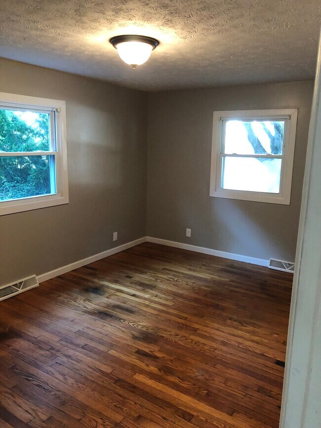 Dormitorio 1 - 1534 Lake St