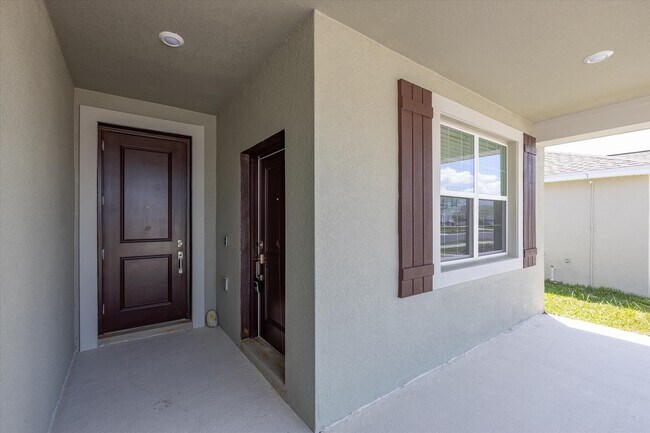 Building Photo - 588 Silver Palm Dr