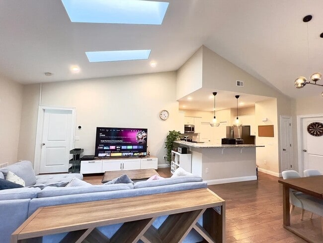 Building Photo - 31 Albert St