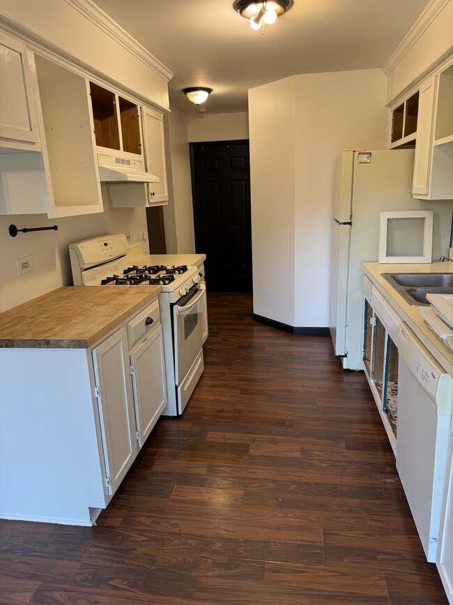 Building Photo - 17573 Pheasant Dr