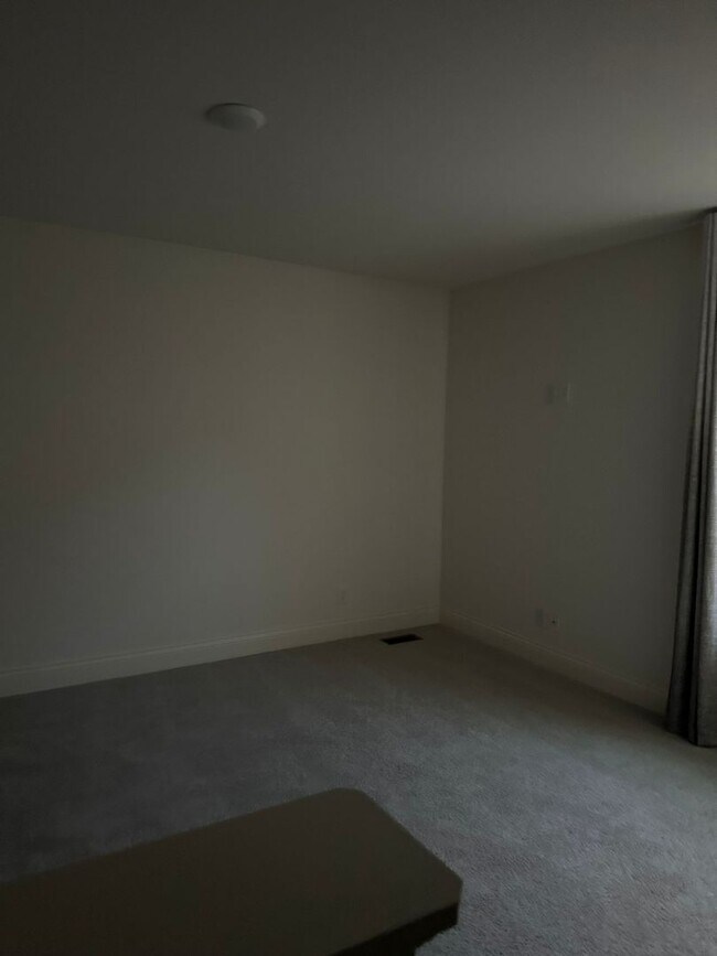 Foto del edificio - 269 S Pointe Ave