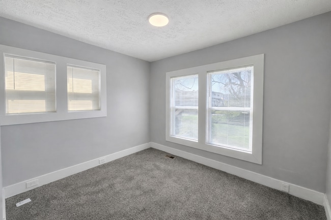 Building Photo - Remodeled two bedroom gem!