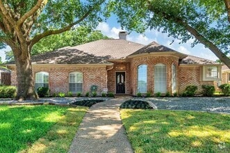 Building Photo - 4445 Jenning Dr