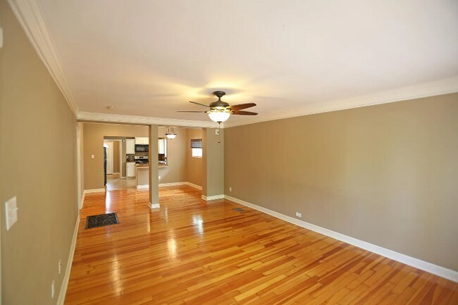 Building Photo - 102 S Schiller St
