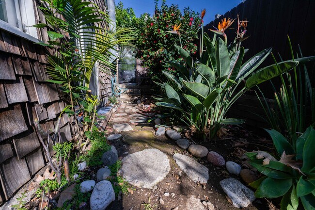 Foto del edificio - 3927 Las Flores Canyon Rd