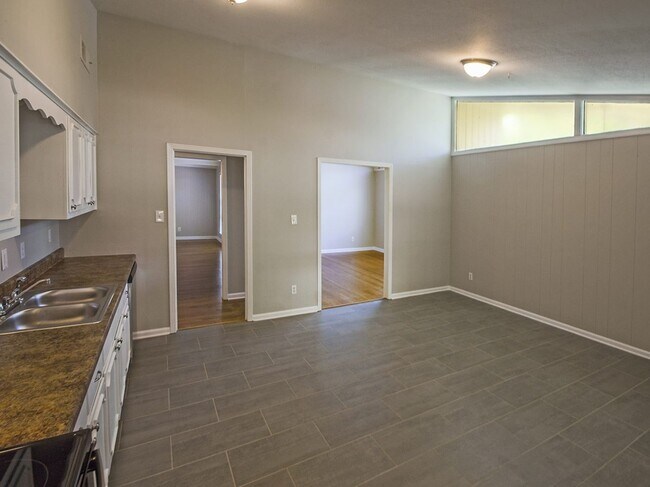 Foto del edificio - NEWLY UPDATED Mid-Century Mod home with 2 beds, 2 baths.