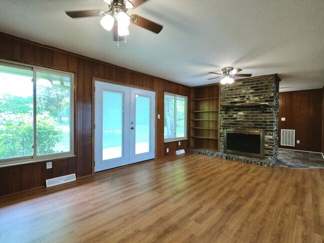 Foto del edificio - RANCH WITH LARGE LOT IN W. KNOX-CRESTWOOD ...