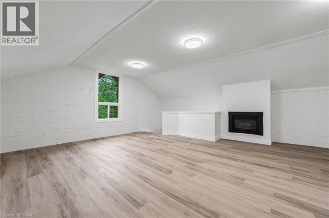 Building Photo - 22 Stirton St