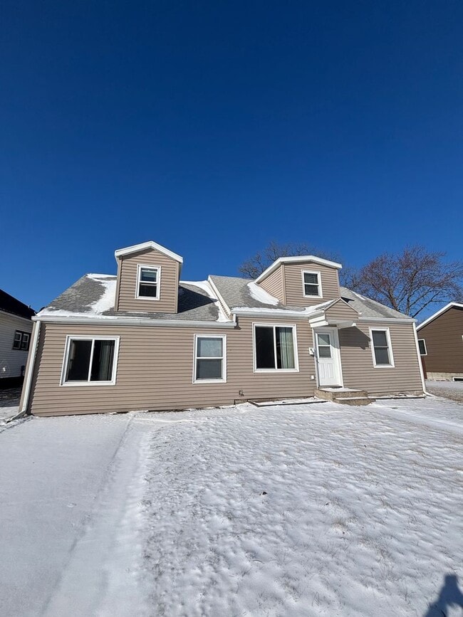 Building Photo - 918 S 1st St