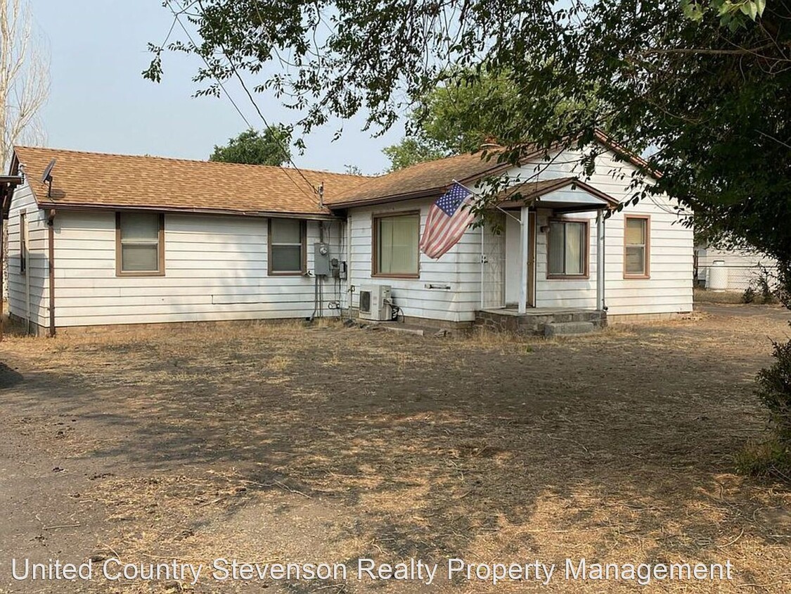 Primary Photo - 3 br, 2 bath House - 1609 N East St.