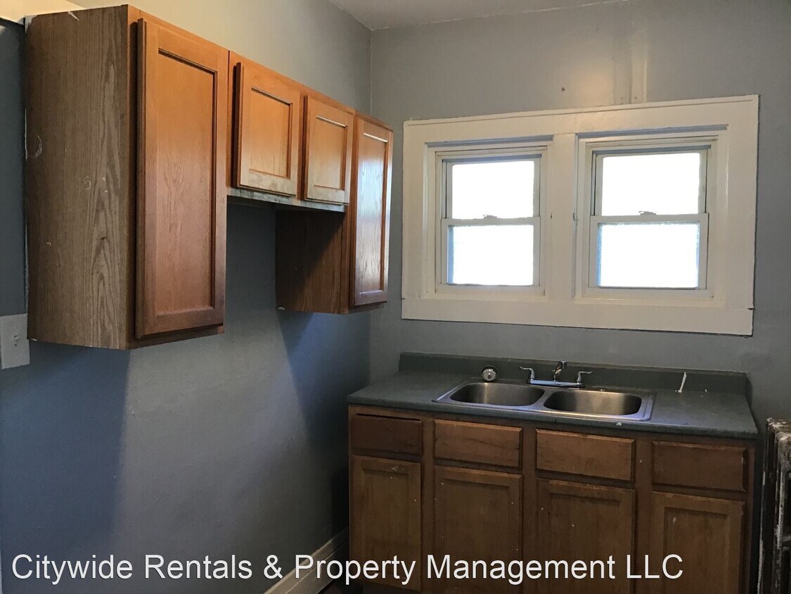 Foto principal - 3866 N Port Washington Ave