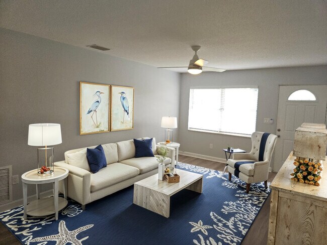 Sala de estar - 1341 South Patrick Dr