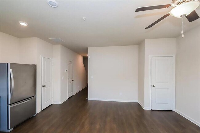 Building Photo - 310 Highwood Ln