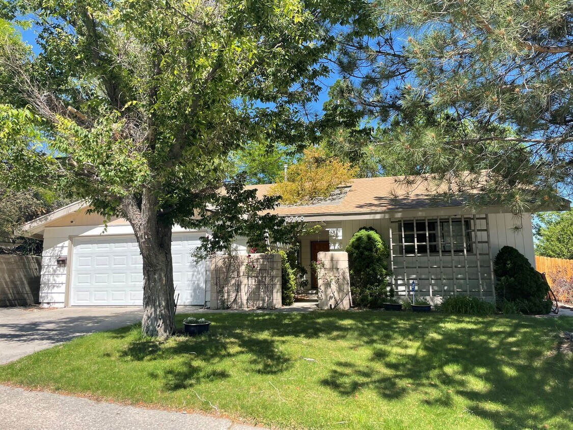 Foto principal - 3 Bedroom Home Close to UNR