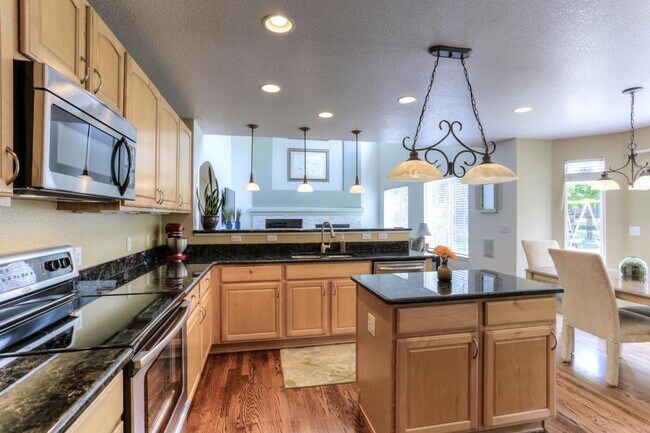 Building Photo - 8125 Briar Cliff Dr