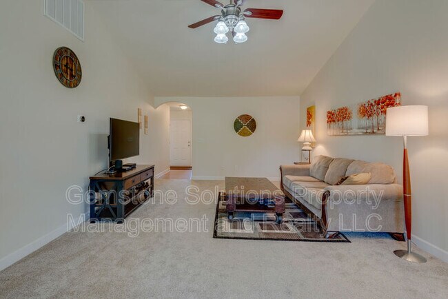 Building Photo - 206 Hickory Pointe Dr