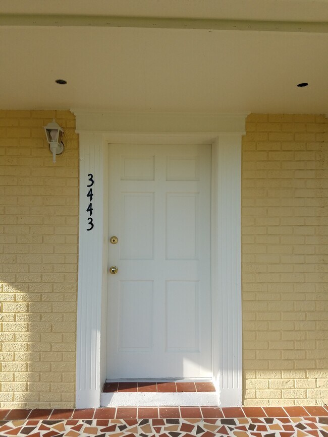 Foto del edificio - 3443 Elkridge Dr