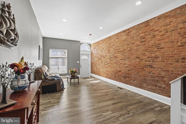 Building Photo - 1934 E Lafayette Ave