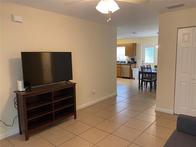Foto del edificio - 5730 NE 33rd St