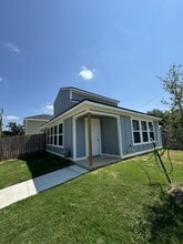 Building Photo - 700 Hines Ave