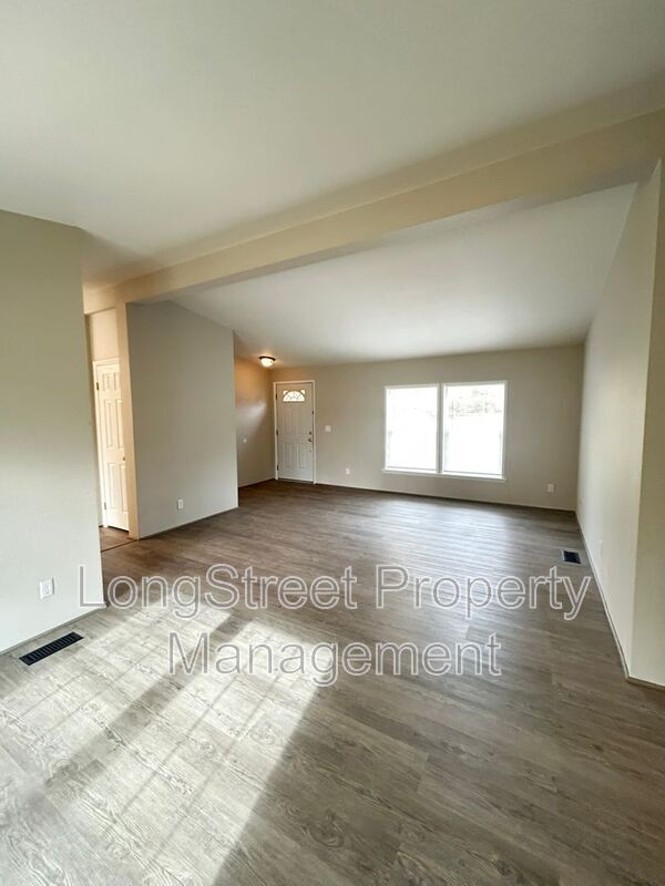 Foto del edificio - 2520 NW Robinhood St