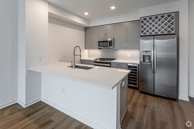 1BR, 1BA - Kitchen - Stonehill at West Orange