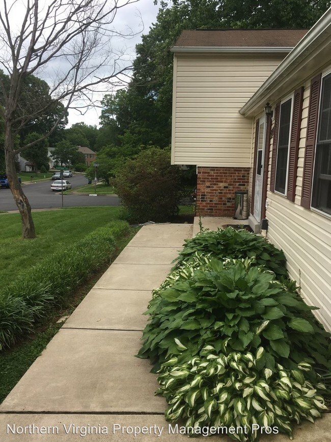 Building Photo - 9219 Claytonia Ln