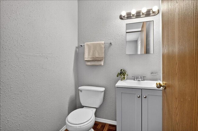 Foto del edificio - Charming 3BR House in Alton