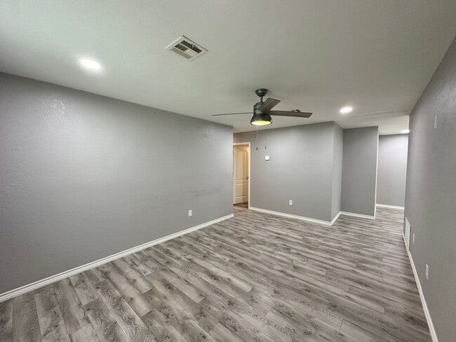 Foto del edificio - 6130 SW Oakcliff Ave