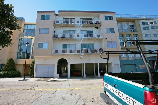 Building Photo - 860 Corbett Ave