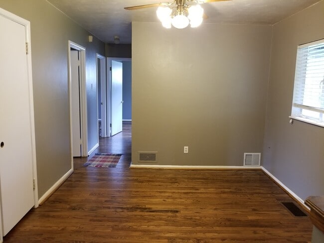 Building Photo - Cozy 3 Bedroom Home Near Hampden and I-25....