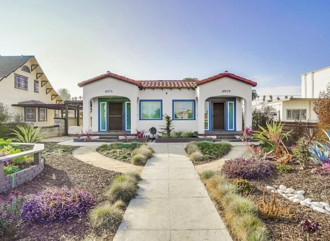 Building Photo - 4909 S Gramercy Pl