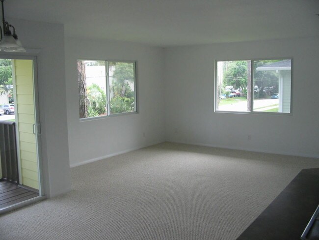 Building Photo - 600 Sterthaus Dr