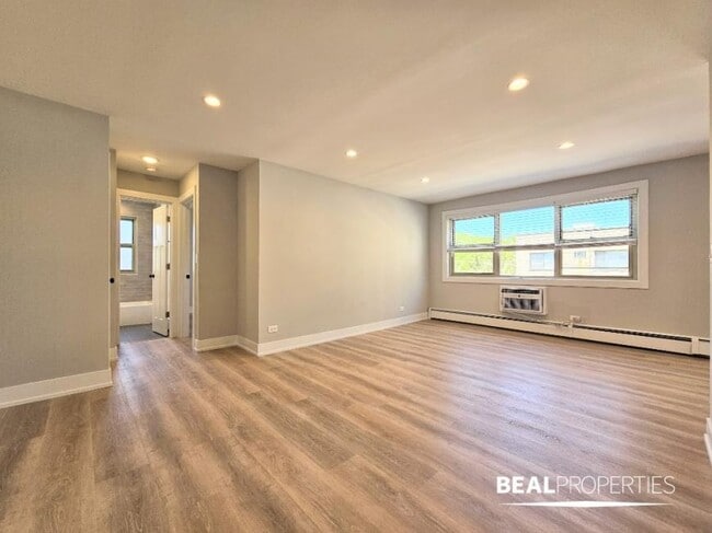 Building Photo - 1 bedroom in CHICAGO IL 60657
