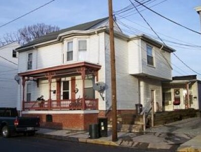 Primary Photo - 142 N Spring St