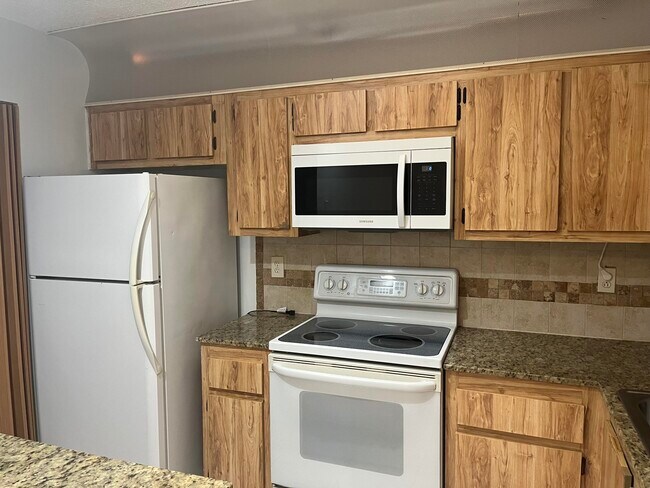 Building Photo - 2103 Waterview Cir