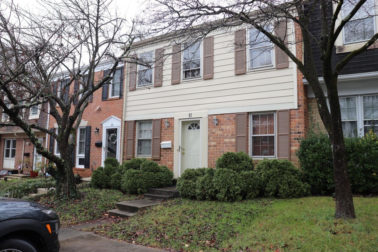 11 Honey Brook Ln, Gaithersburg, MD 20878 Townhome Rentals in