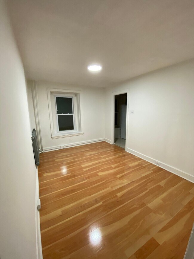 Building Photo - 374 Lyceum Ave