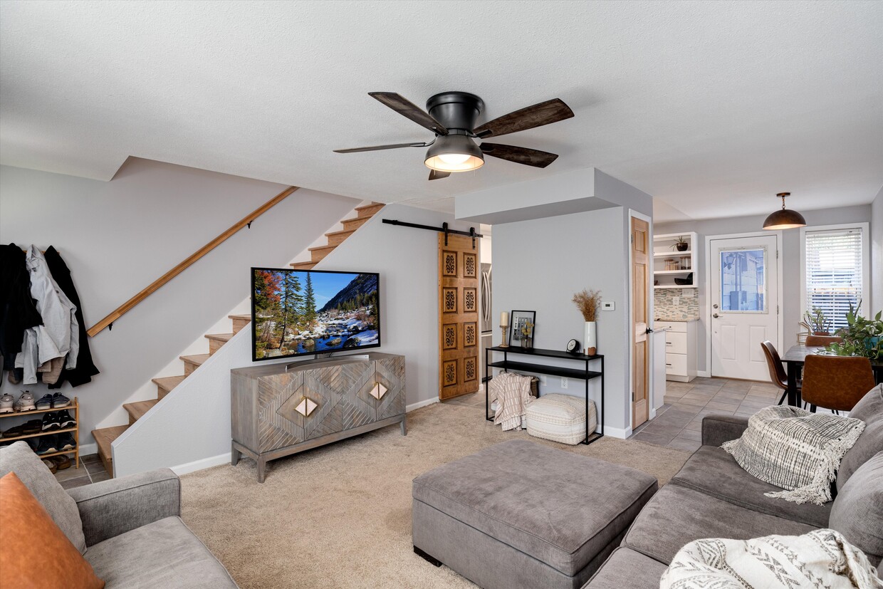 Foto principal - 5270 Garrison St