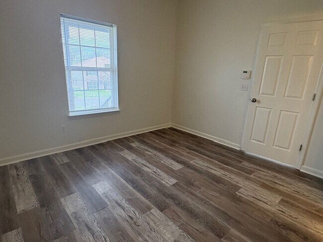 Foto del edificio - 203 Lake Forest Dr