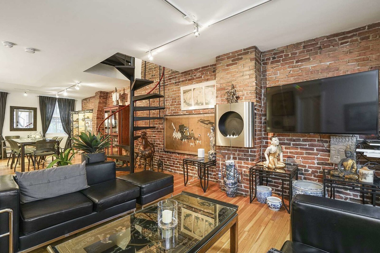Primary Photo - 158 W Brookline St