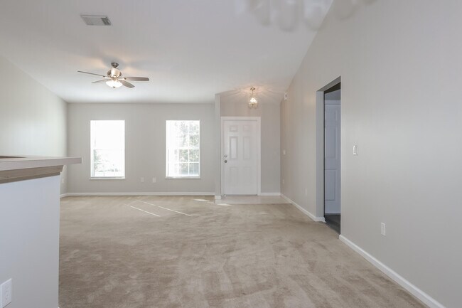 Building Photo - 801 SW Koler Ave